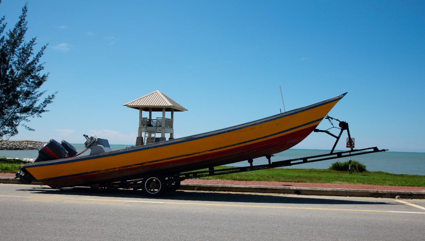 how to transport a paddle boat