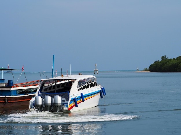 cost of transporting a boat