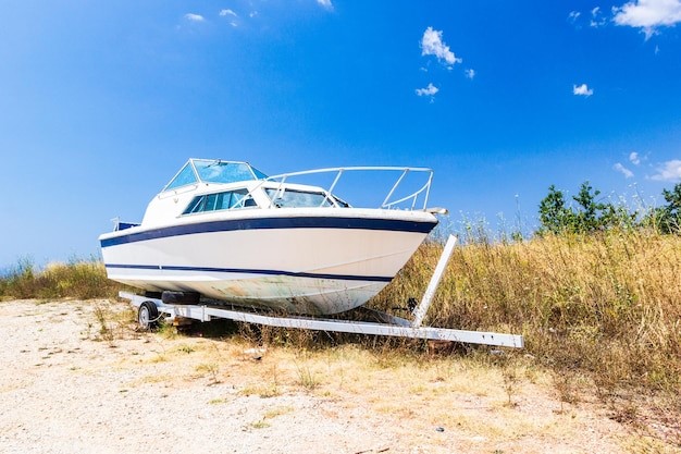 what equipment is required to be on a boat trailer