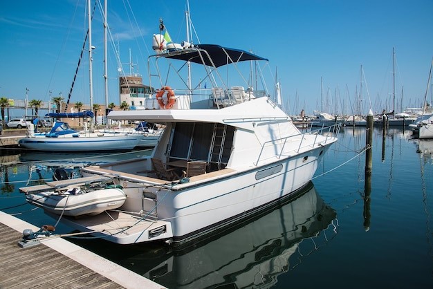 how much does it cost to ship a boat