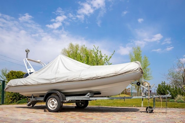 how much does a boat trailer weigh